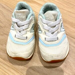 EXCELLENT condition - New Balance Sneakers - Toddler size 5 - cream, mint, blue